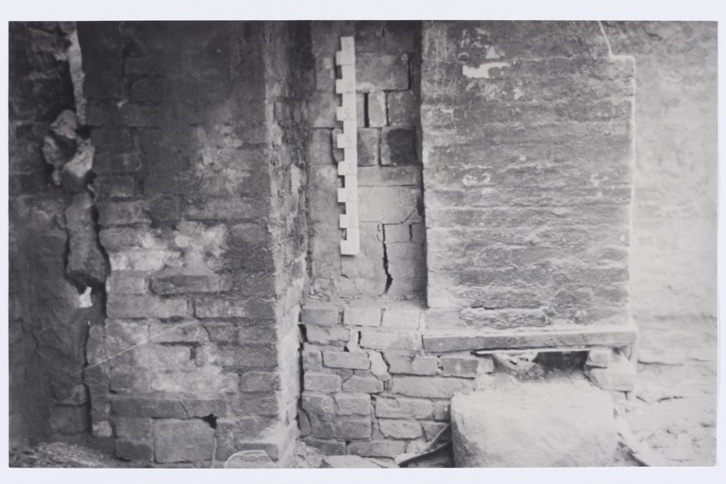 Rusi rehemaja lahtivõtmine, eeskambri ahi-pliit