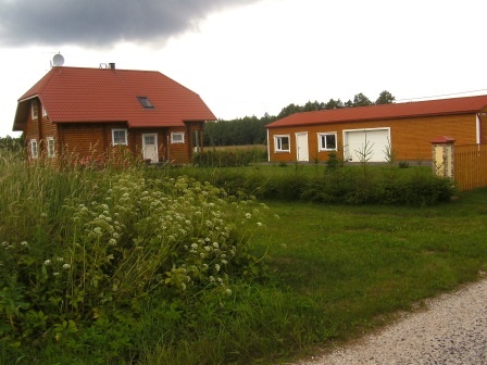 Riida talu uus elumaja ja eraldiseisev majandushoone. Kasepää küla, Peipsi tn 88