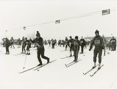 Tartu suusamaraton, 1982. Start Matu väljalt.  duplicate photo