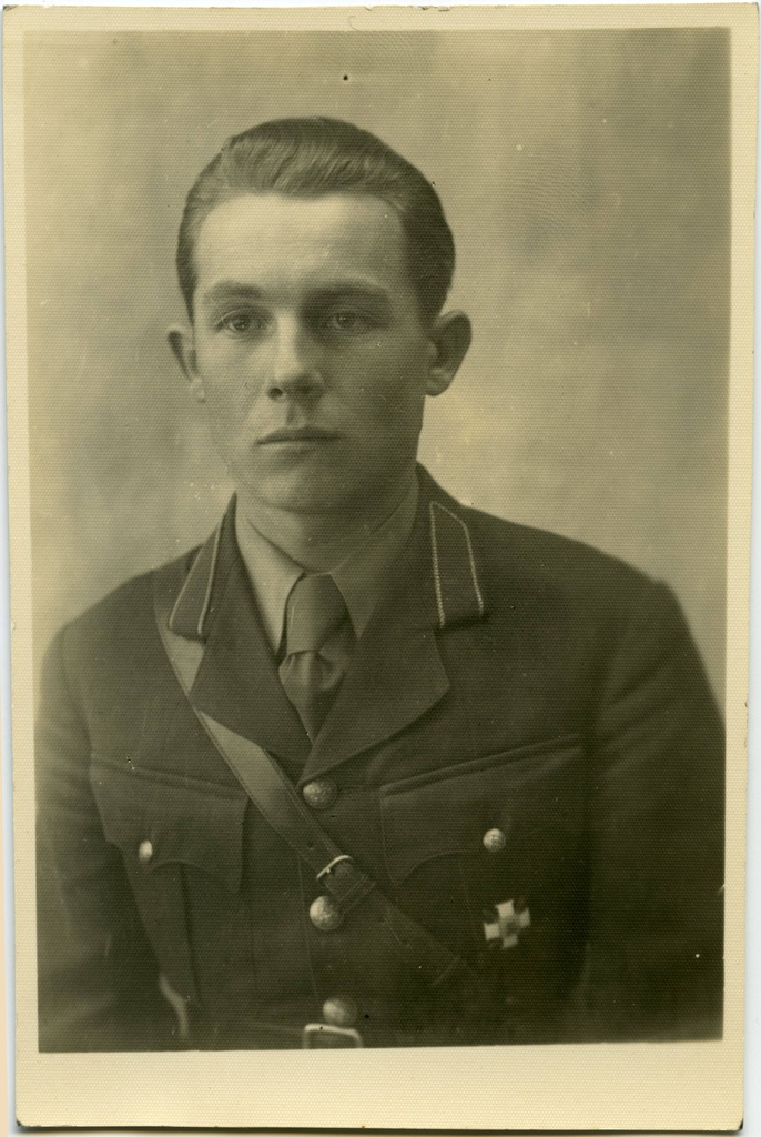 Edgar Kilk Tööliste- ja Talupoegade Punaarmee 232. Laskurpolgus, veel eesti armee mundris.