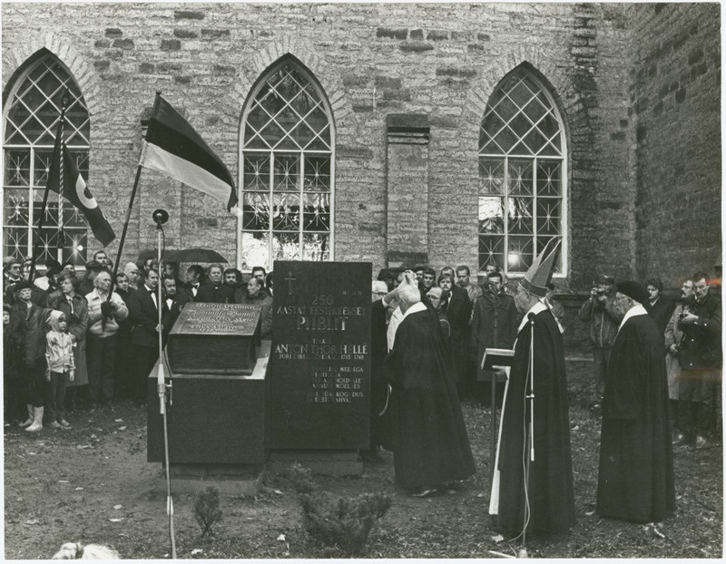 Mälestusmärgi avamine piibli tõlkijale, Jüri koguduse õpetajale Anton Thor Helle´le Jüris. Üritus toimus seoses eestikeelse piibli ilmumise 250 aastapäeva tähistamise raames