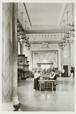 Eesti NSV paviljon üleliidulisel põllumajandusnäitusel. Teine (kesk) saal.  duplicate photo