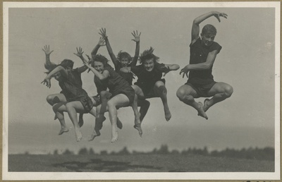 Gerd Neggo tantsutrupp.Paremal Boris Blinov, teised tantsijad: Edith Oltorp, Leili Abram, Helmi Tohvelman, Nata Blinova, Justa (Aita) Kurfeldt, Hilda Aren.  duplicate photo
