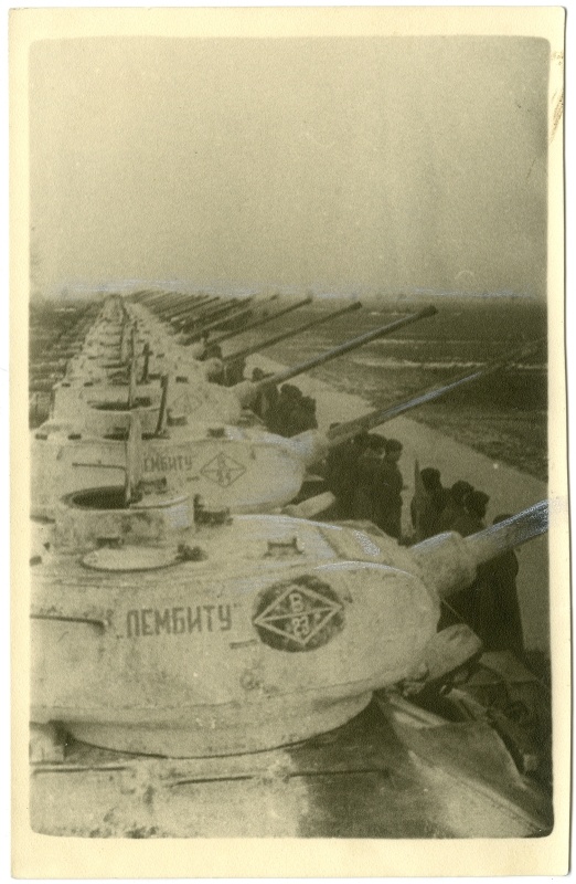 Eesti rahva annetustega omandatud tankikolonn "Lembitu" üleandmine väeosale (159. Tankibrigaadile). Tankikolonn "Lembitu"