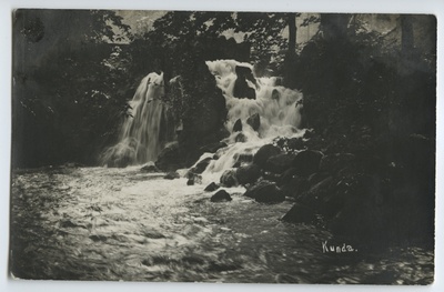 Veelang Kunda mõisa pargis.  duplicate photo