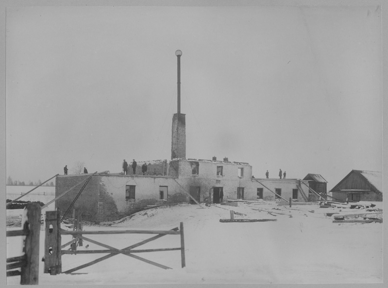 Kuimetsa mõis pärast 1905.a ülestõusu käigus toimunud mõisate põletamist.