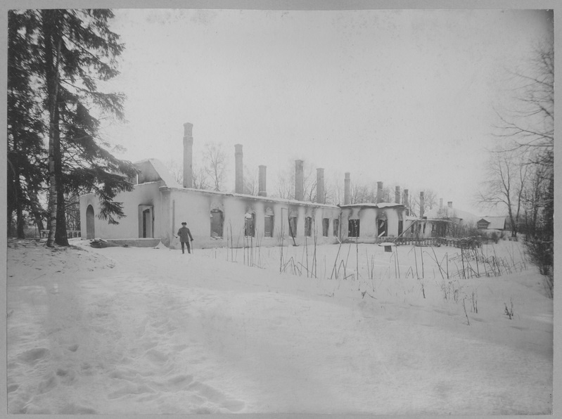 Oru mõis pärast 1905.a ülestõusu käigus toimunud mõisate põletamist.