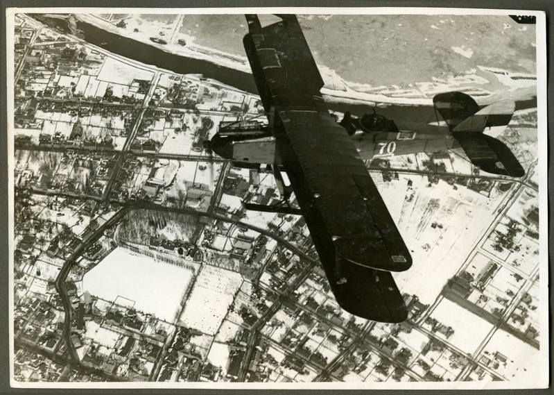 Lennuvaade - lennuk D.H.9 nr 70 talvise (Tartu) linna kohal