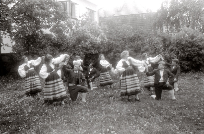 TRÜ kehalise kasvatuse instituudi harjutusrühmad (rahvatants)