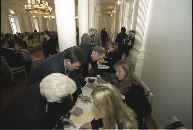 Tartu Ülikooli rektori valimised aulas, 28. veebr. 2003