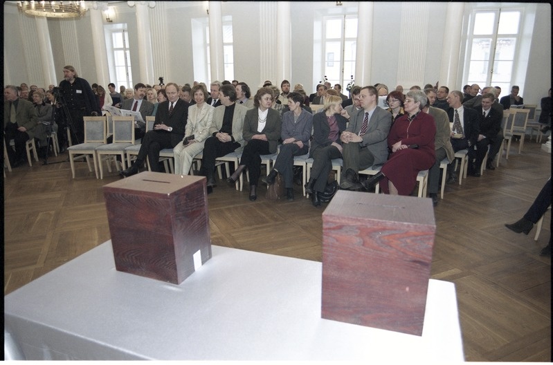 Tartu Ülikooli rektori valimised aulas, 28. veebr. 2003