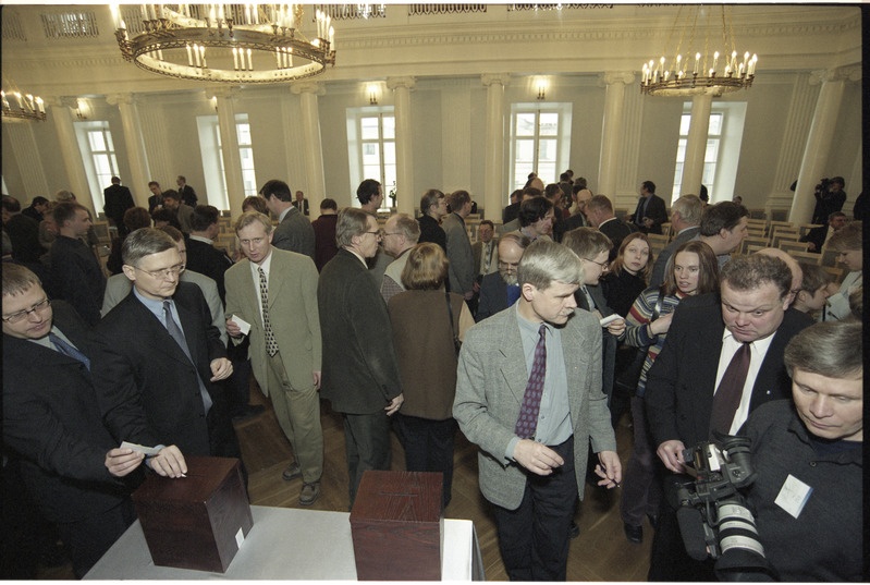 Tartu Ülikooli rektori valimised aulas, 28. veebr. 2003