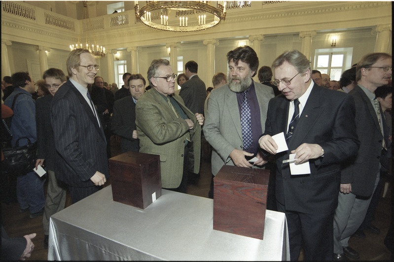 Tartu Ülikooli rektori valimised aulas, 28. veebr. 2003