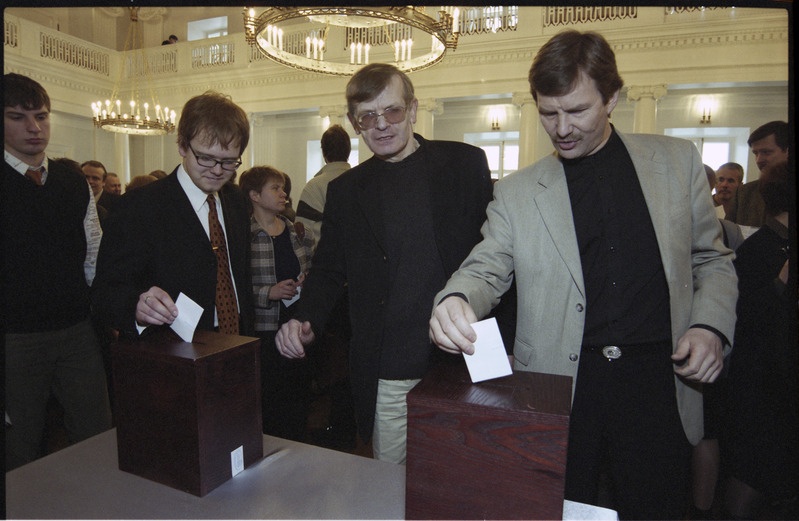Tartu Ülikooli rektori valimised aulas, 28. veebr. 2003