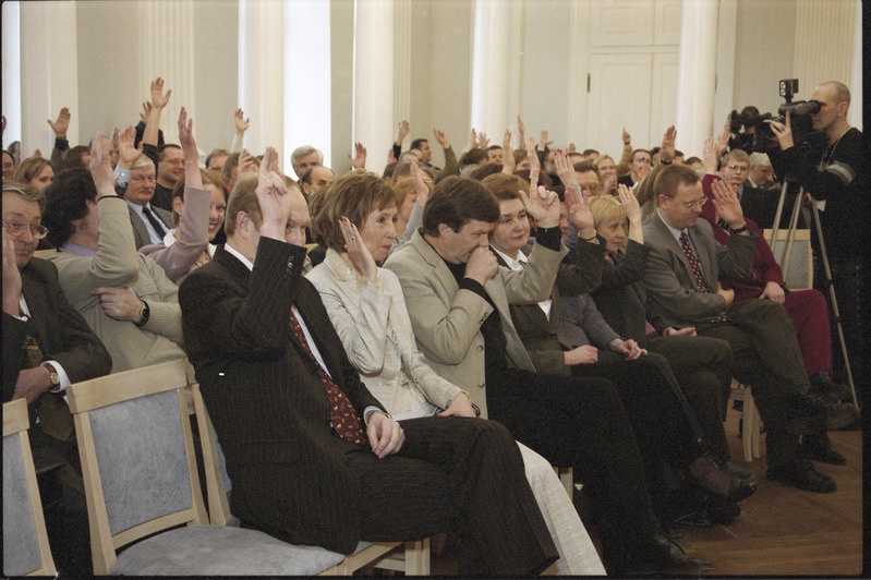 Tartu Ülikooli rektori valimised aulas, 28. veebr. 2003