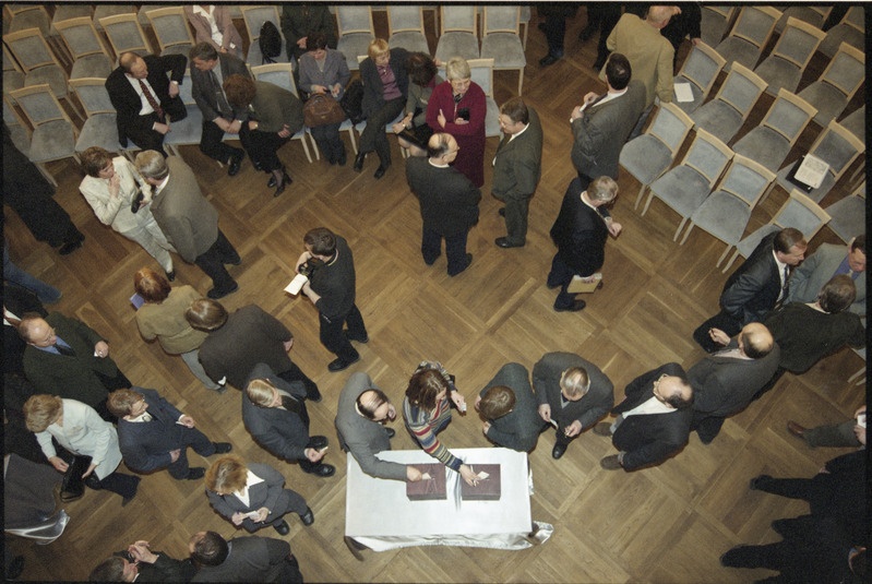 Tartu Ülikooli rektori valimised aulas, 28. veebr. 2003