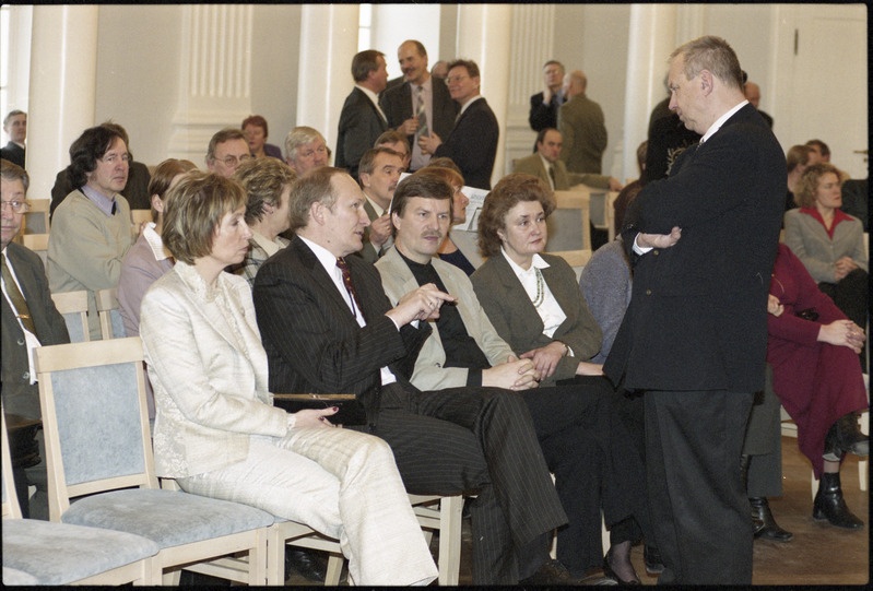 Tartu Ülikooli rektori valimised aulas, 28. veebr. 2003