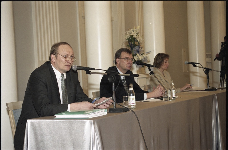 Rektorikandidaatide debatt Tartu ülikooli aulas, 25. veebr. 2003