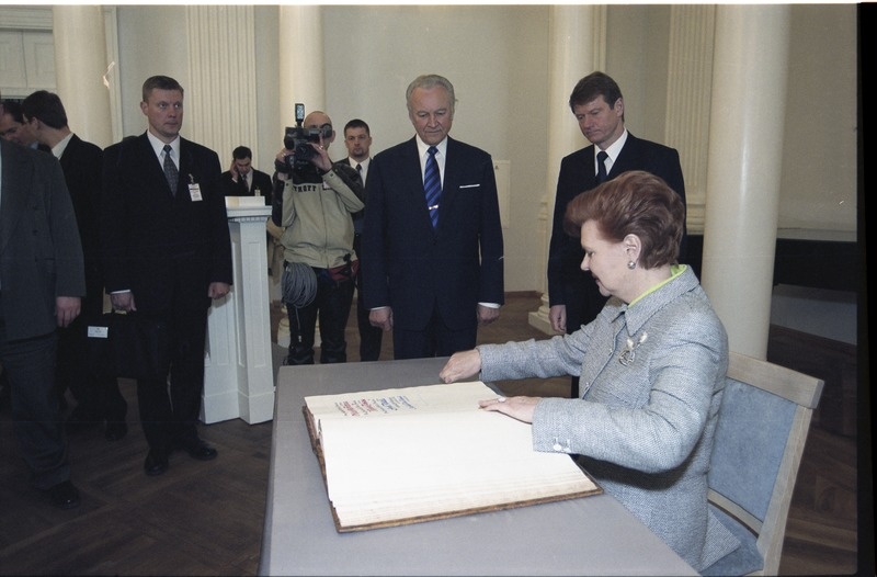 Balti riikide presidentide külaskäik Tartu Ülikooli, 23.- 24. apr. 2003