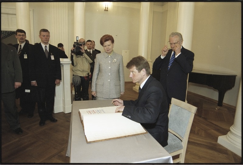 Balti riikide presidentide külaskäik Tartu Ülikooli, 23.- 24. apr. 2003