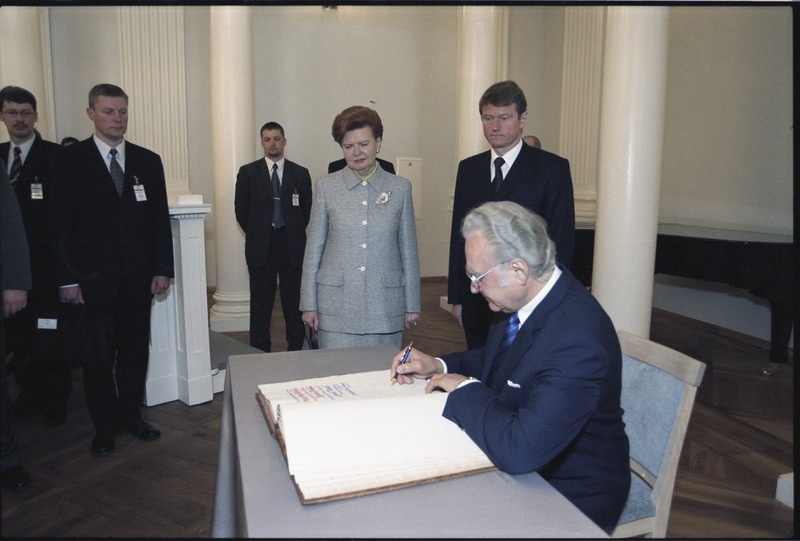 Balti riikide presidentide külaskäik Tartu Ülikooli, 23.- 24. apr. 2003