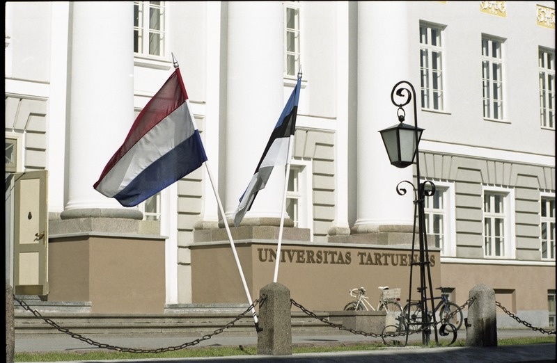 Tema Kuningliku Kõrguse Oranje printsi Willem-Alexanderi ja Tema Kuningliku Kõrguse printsess Maxima, Hollandi Kuningriigi suursaadiku Tema Ekssellents Joana M. P. F. van Vlieti külaskäik Tartu Ülikooli, 18. juuni 2002