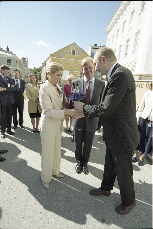 Tema Kuningliku Kõrguse Oranje printsi Willem-Alexanderi ja Tema Kuningliku Kõrguse printsess Maxima, Hollandi Kuningriigi suursaadiku Tema Ekssellents Joana M. P. F. van Vlieti külaskäik Tartu Ülikooli, 18. juuni 2002