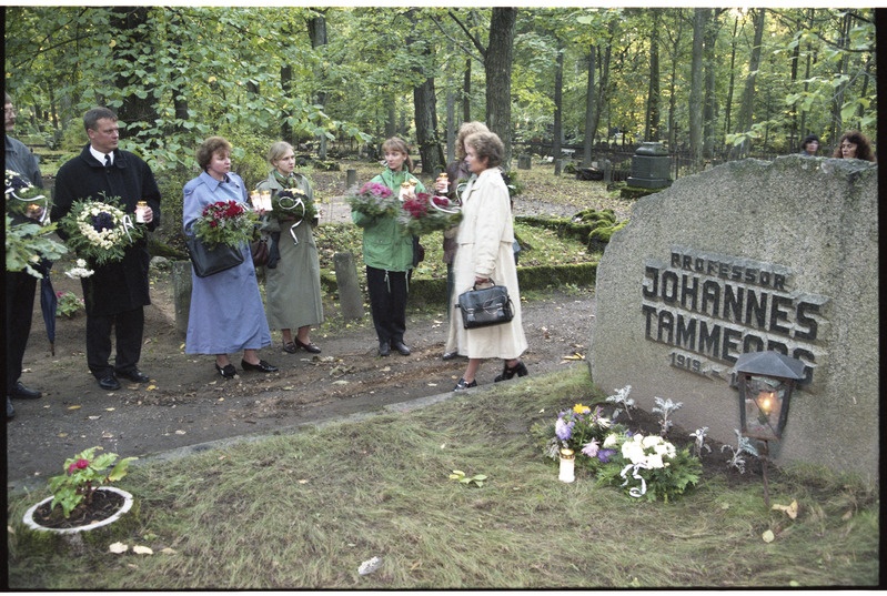 Külalisprofessor TÜ aulas ja TÜ kalmistupäev septembris 1997