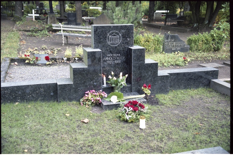 Külalisprofessor TÜ aulas ja TÜ kalmistupäev septembris 1997