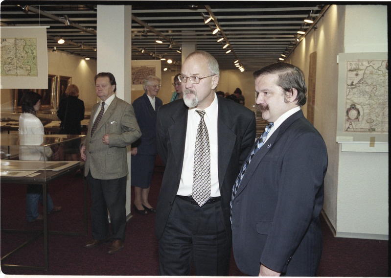 Näituse avamine TÜ raamatukogus ja Helmud Piirimäe aulaloeng oktoobris 1997