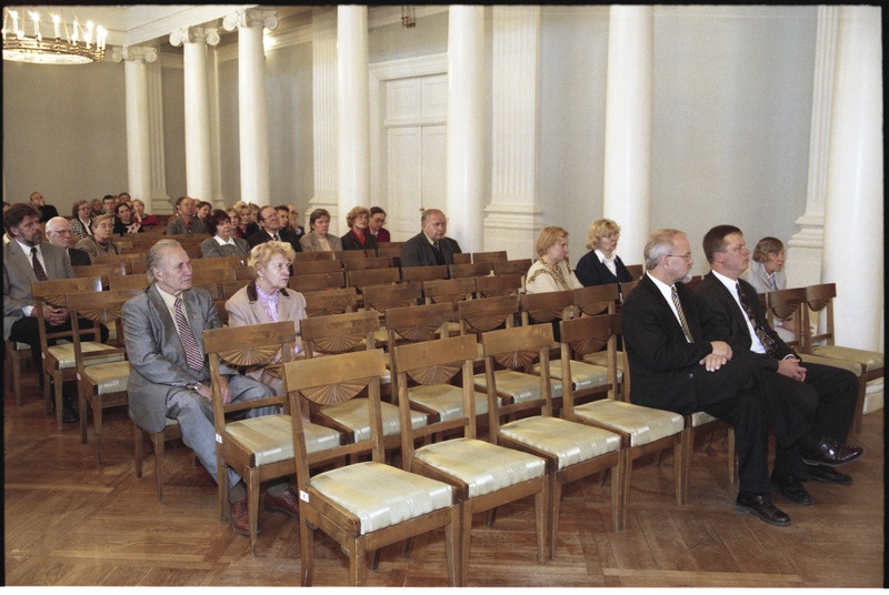 Näituse avamine TÜ raamatukogus ja Helmud Piirimäe aulaloeng oktoobris 1997