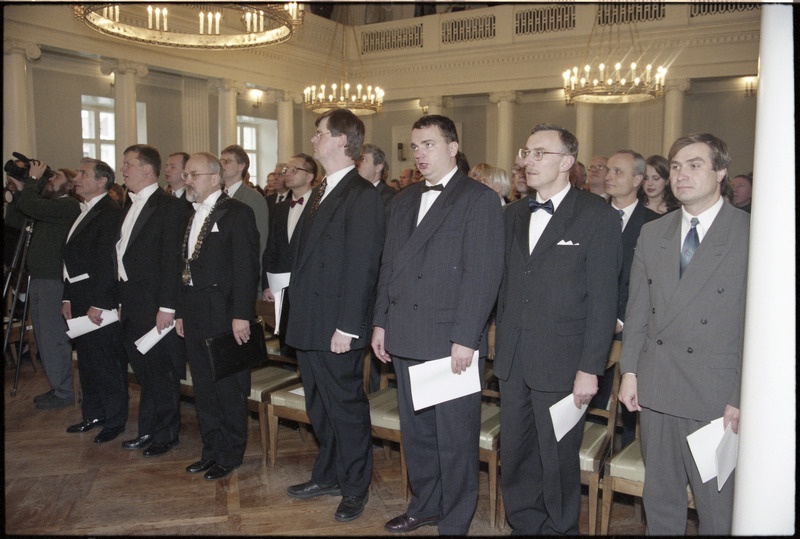 TÜ trükised ja Rahvusülikool 78 pidulik aktus aulas  detsember 1997
