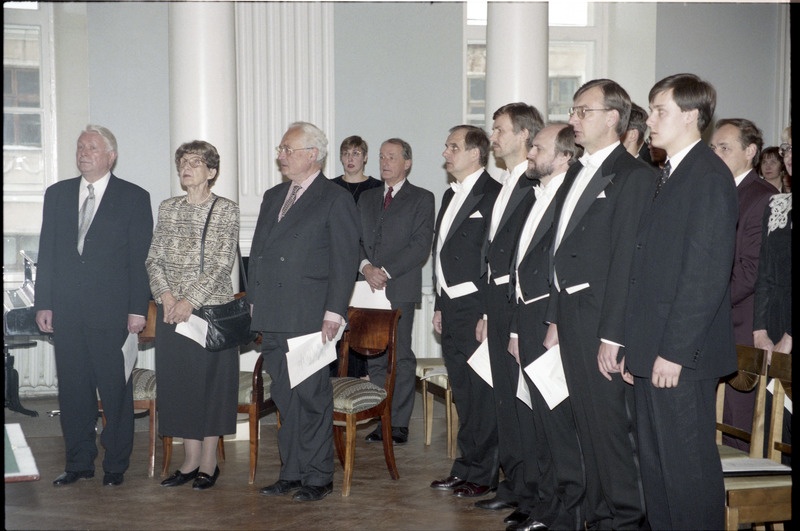 TÜ trükised ja Rahvusülikool 78 pidulik aktus aulas  detsember 1997