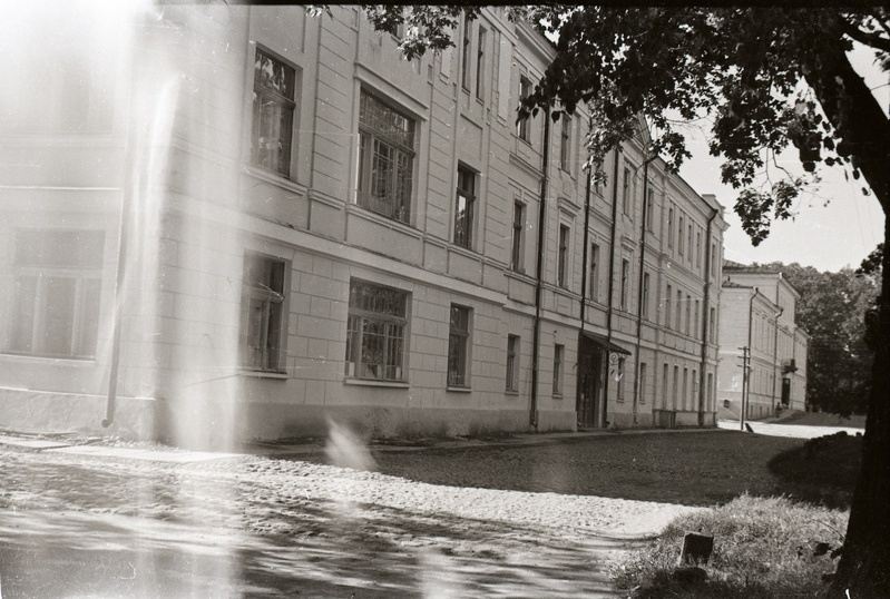 Naistekliinik (Lossi 36) ja  I sisehaigustekliinik (Lossi 17) Toomemäel