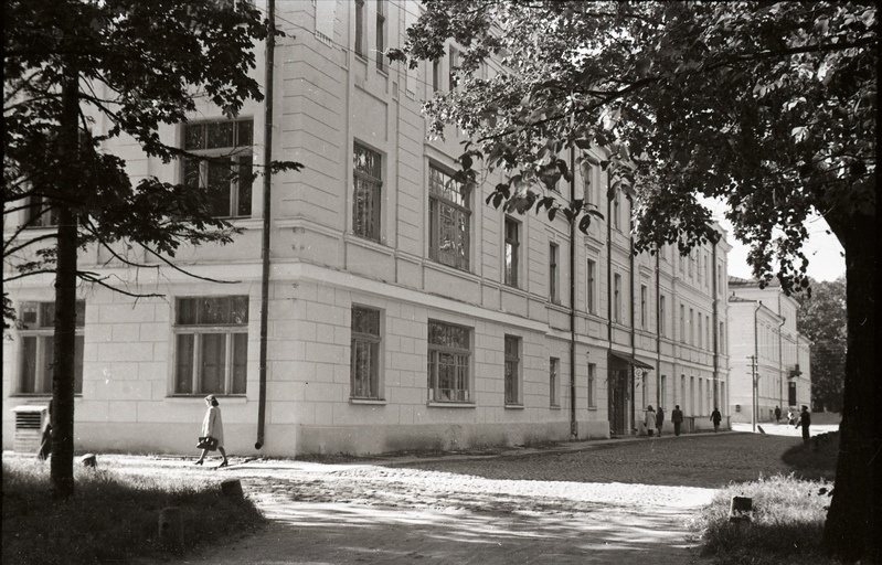 Naistekliinik (Lossi 36) ja  I sisehaigustekliinik (Lossi 17) Toomemäel