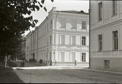 I sisehaigustekliinik (Lossi 17) ja naistekliinik (Lossi 36) Toomemäel  similar photo