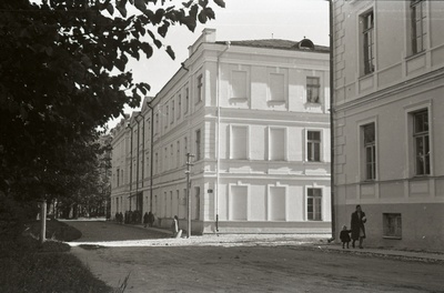 I sisehaigustekliinik (Lossi 17) ja naistekliinik (Lossi 36) Toomemäel  similar photo