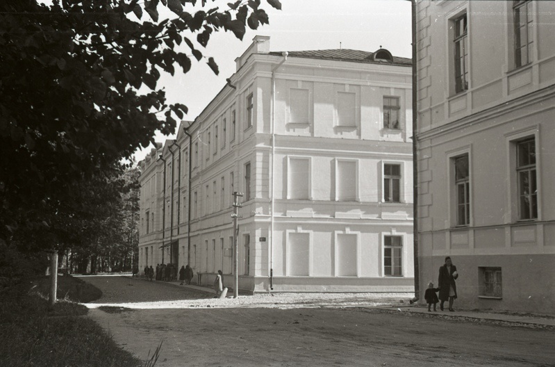 I sisehaigustekliinik (Lossi 17) ja naistekliinik (Lossi 36) Toomemäel