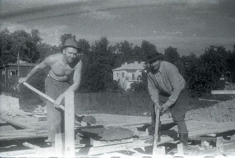 Kaks meest ehitamas
