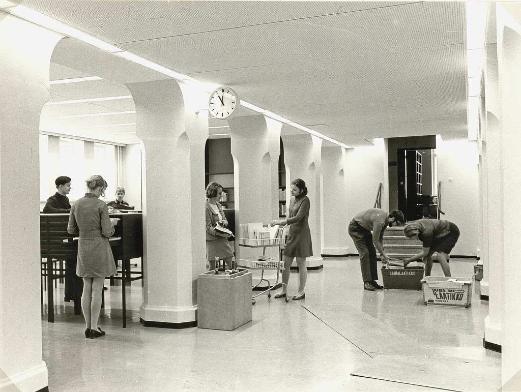 Moving to the new library premises in Chydenia building, 1970