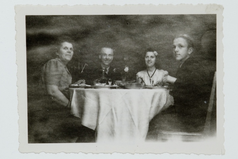 Laamannide pere viimane eine Tallinna kodus, märts 1944.