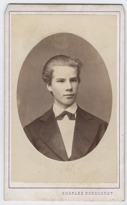 Portree: noor mees - Hasselblatt.  duplicate photo