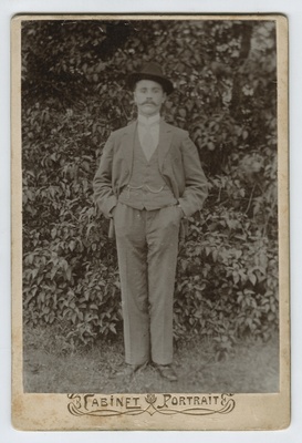 Täisfiguurportree - Rudolf Roos, 1905.a revolutsioonist osavõtja. Hukkus 16.oktoobril, 1905.a. Uuel turul.  duplicate photo