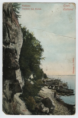 Tiskre vaade - pankkallas ja kaluripaadid rannas.  duplicate photo