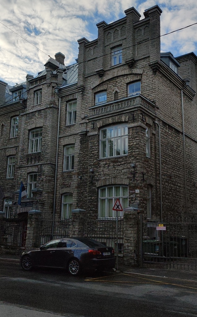 End. The building of Tallinn School of Commerce in Sakala t. 52, where e. Peterson-Särgava was before the rev. As a teacher rephoto