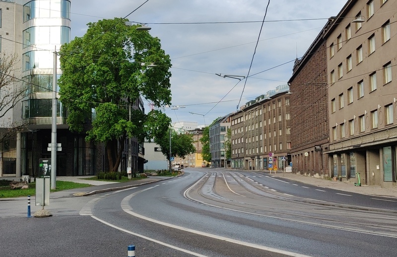 The corner of Pärnu highway and Peeter Süda street, the view along the Pärnu highway towards Tõnismäe. rephoto