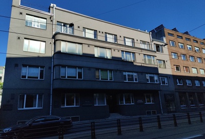 Apartment building in Tallinn, Pärnu mnt 23, facade view. Architect Eugen Sacharias rephoto