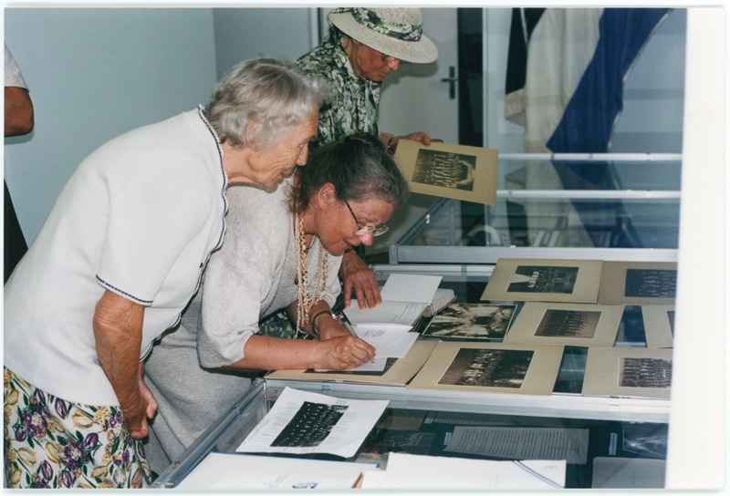 Foto albumist Korp! Wäinla, 1999. Näituse avamine TTÜ muuseumis Raja 15
