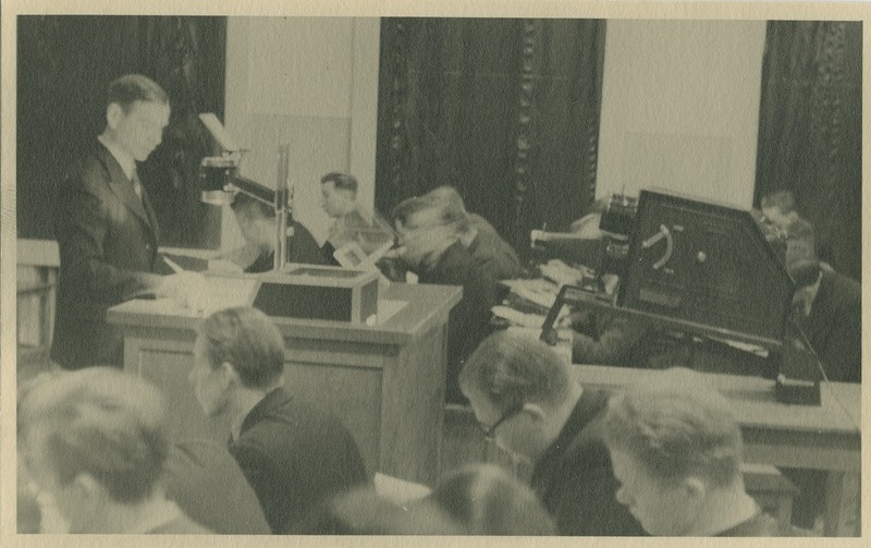 Prof. Albrecht Altma füüsika loengul