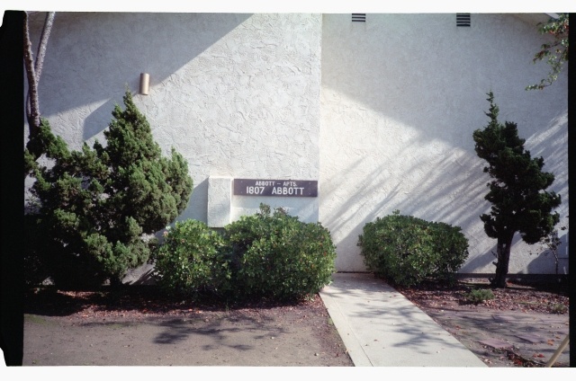 Vaade Hans Teetlausi elukoha sissekäigule San Luis Obispos, USAs